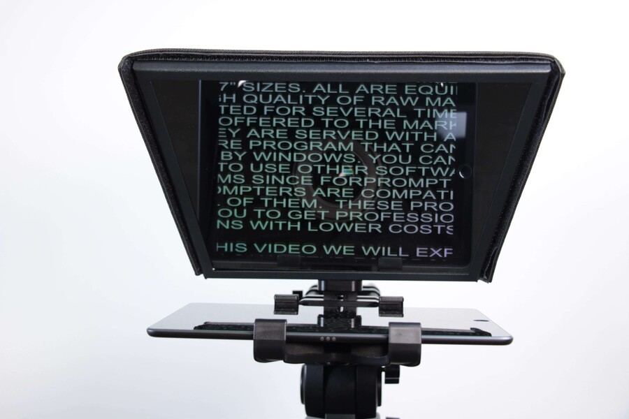 Fortinge NOA Tablet Prompter Kumandalı Kit - cam üzerinde yansıyan metin