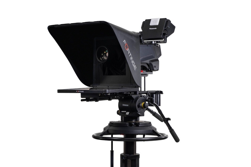 Fortinge ERA LITE 19-SDI Stüdyo Prompter - stüdyo kamerasıyla çapraz görünüm