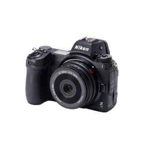 Viltrox AF 26mm f/2.8 EVO Lens (Nikon Z) - Nikon Z tam kare gövdeye takılı hâli