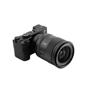 Viltrox AF 35mm F1.2 LAB N Full Frame Lens (Sony E - Ekransız) - Sony tam kare gövdeye takılı hâli