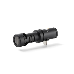 Rode VideoMic Me-C+ - üç çeyrek açıdan gövde ve USB-C konnektörü