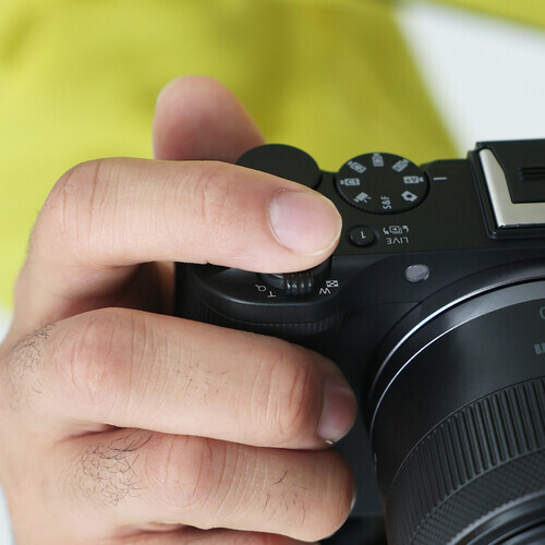 Canon EOS R50 V Body Aynasız Vlog Makinesi