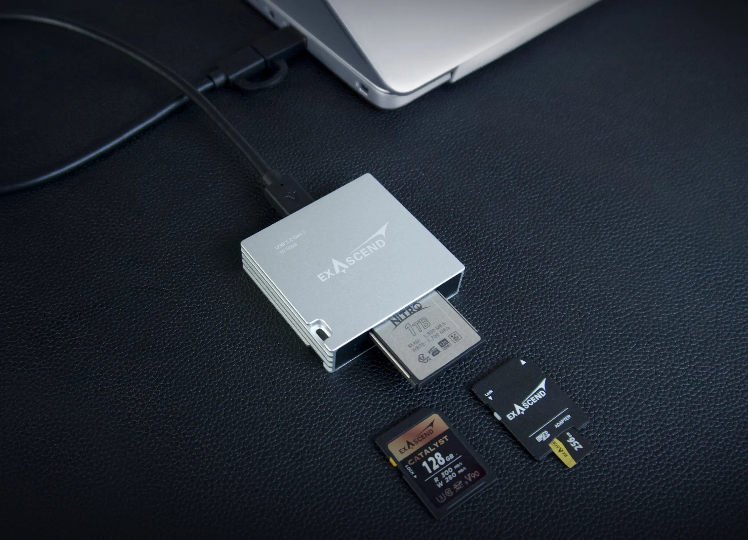 Exascend Essential 4-in-1 CFexpress Type B / SD / SD Express / microSD Kart Okuyucu