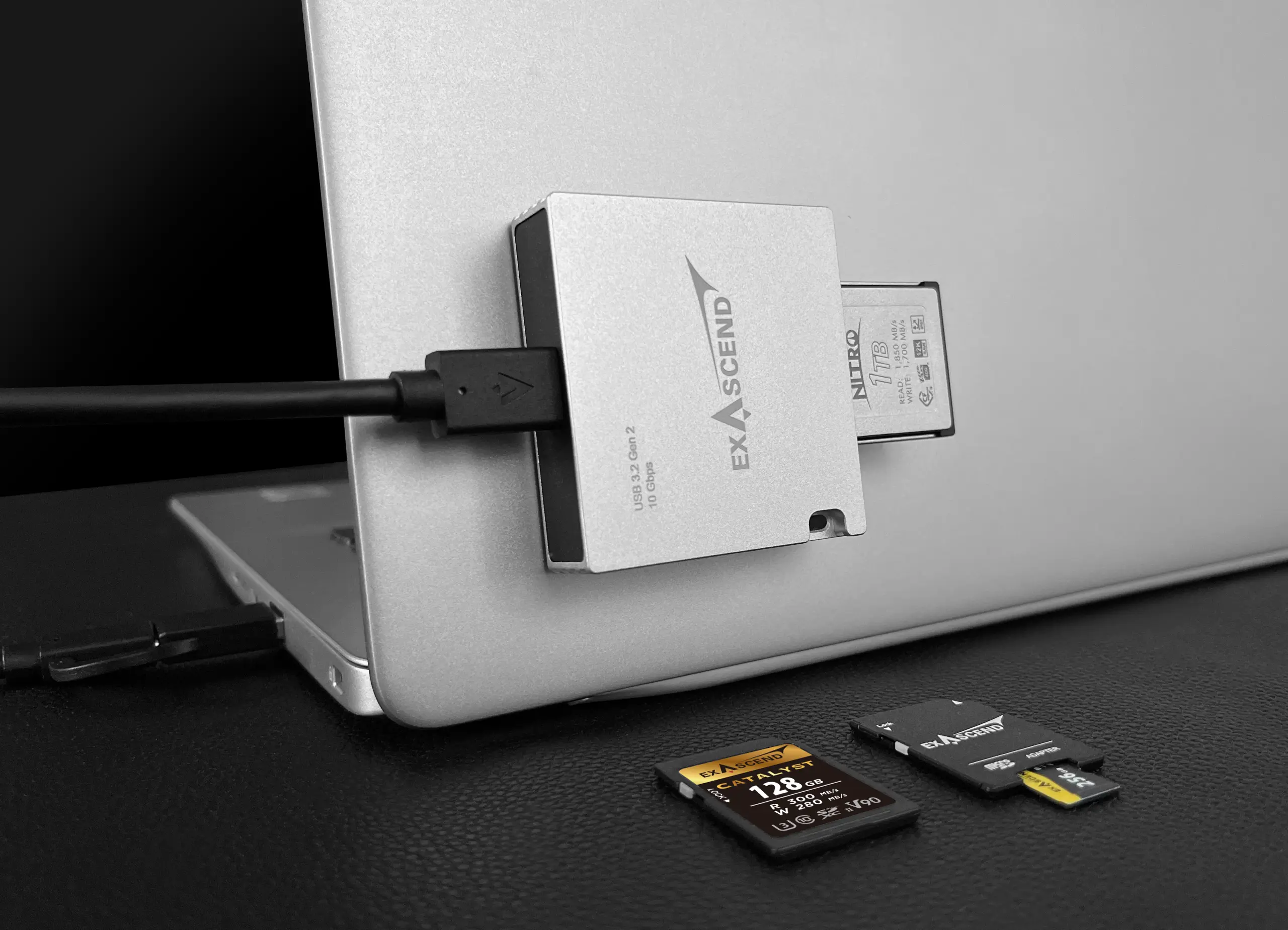 Exascend Essential 4-in-1 CFexpress Type B / SD / SD Express / microSD Kart Okuyucu