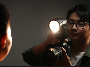 Godox V100 Yuvarlak Kafa Flaşı (Sony) - Thumbnail