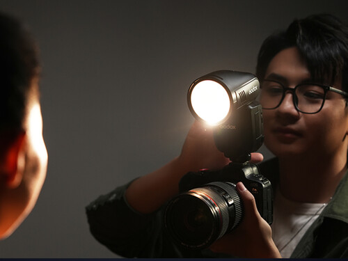 Godox V100 Yuvarlak Kafa Flaşı (Sony)