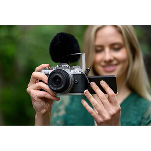 Nikon Z fc + 28mm f/2.8 SE Kit (Silver) - Thumbnail