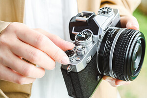 Nikon Z fc + 28mm f/2.8 SE Kit (Silver) - Thumbnail