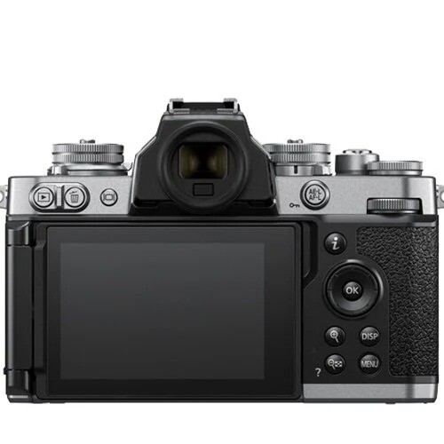 Nikon Z fc + 28mm f/2.8 SE Kit (Silver)