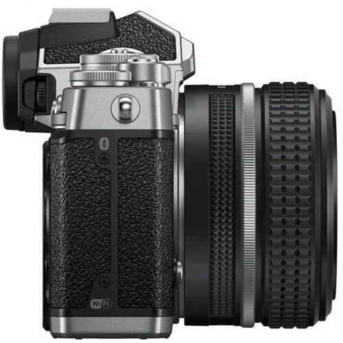 Nikon Z fc + 28mm f/2.8 SE Kit (Silver)