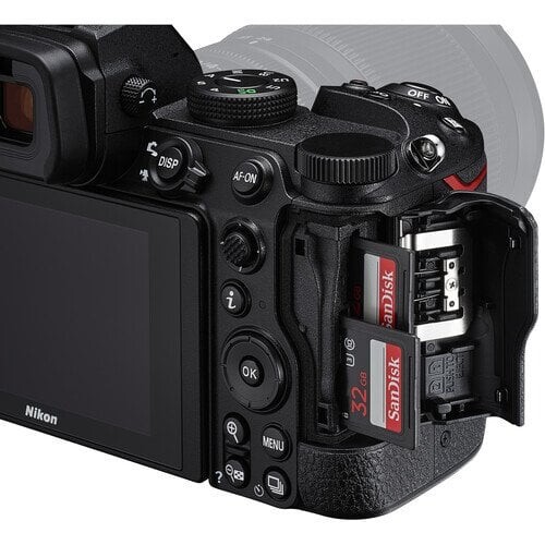 Nikon Z5 + NIKKOR Z 24-70mm F/4 Lens Kit