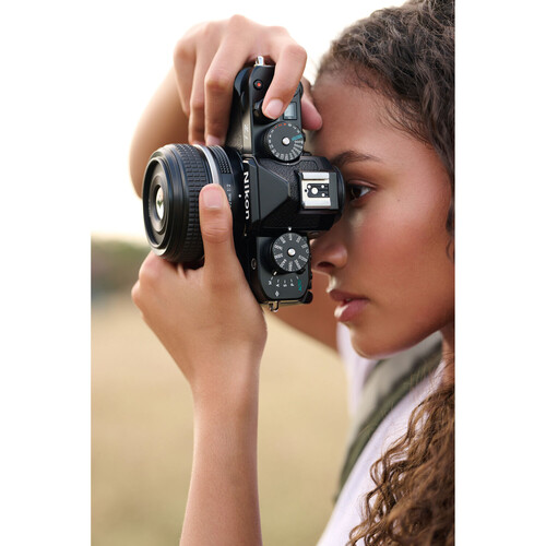 Nikon Zf + 40mm f/2 (SE) Lens Aynasız Kamera Kiti