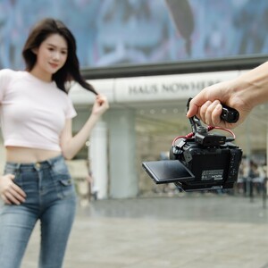 SmallRig 5766 Canon EOS R50 V için Kafes Kiti (Siyah) - Thumbnail