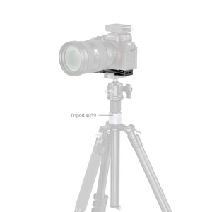 SmallRig 6033 Sony Alpha 7 V / 7R V / 7 IV için AirTag Yuvalı Taban Plakası - Thumbnail