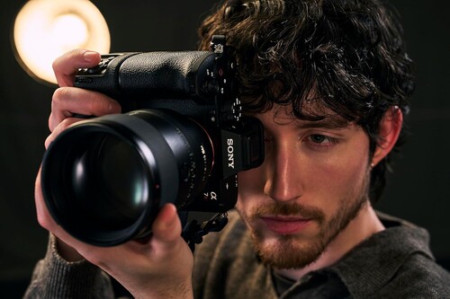 Sony VG-C6 Dikey Kol Battery Grip (Sony A7R VI için)