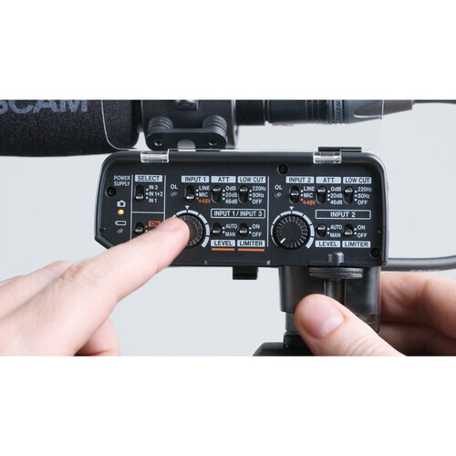 Tascam CA-XLR2D-AN Kamera Üstü XLR Mikrofon Adaptörü (3.5mm Analog)