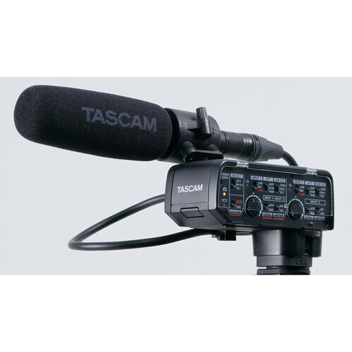 Tascam CA-XLR2D-AN Kamera Üstü XLR Mikrofon Adaptörü (3.5mm Analog)