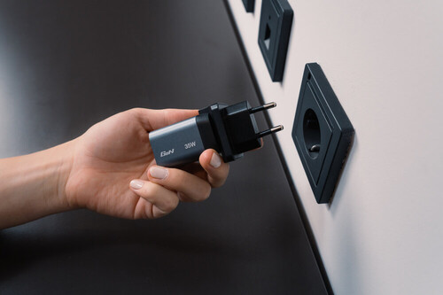Verbatim 35W GaN Hızlı Şarj Cihazı 2 Portlu (1x USB-C PD 35W + 1x USB-A QC 3.0)