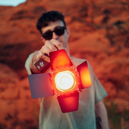 Zhiyun MOLUS X100 RGB Pro Pocket Light